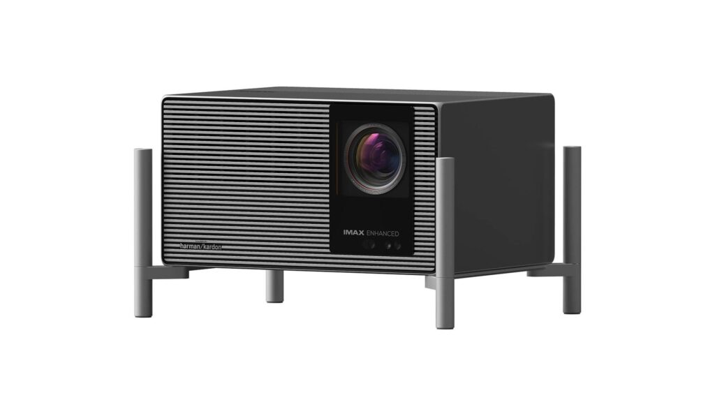 XGIMI TITAN Noir Ultra Pro in der Schrägansicht – 4K HDR Laser-Beamer mit RGB Triple Laser Lichtquelle und 6.000 ISO Lumen in der heimkino.de Tuning Edition